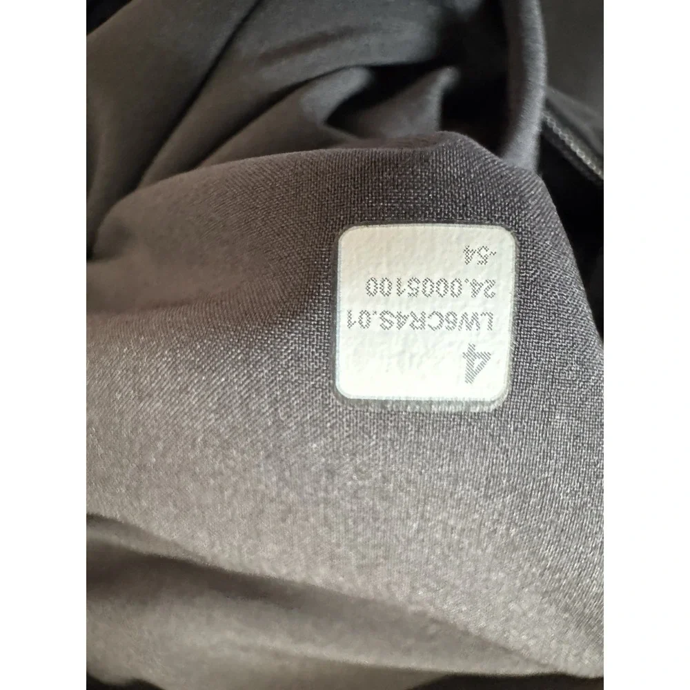 Lululemon Women's Size 4 Black Lightweight Mid-Rise Barrel Leg Crop Pants